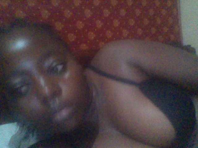 PrettyG live cam on BongaCams