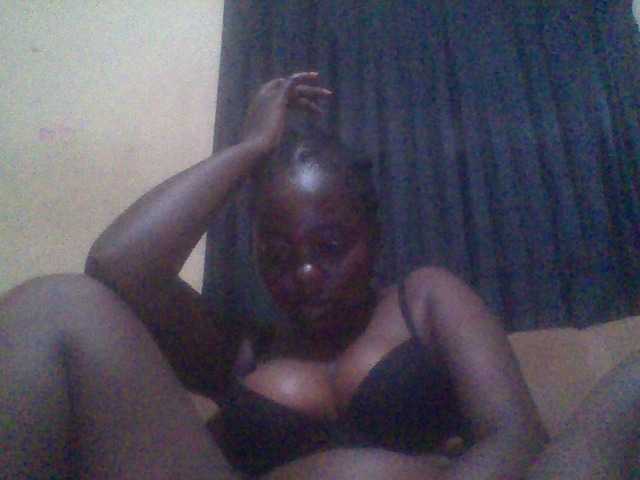 PrettyG live cam on BongaCams