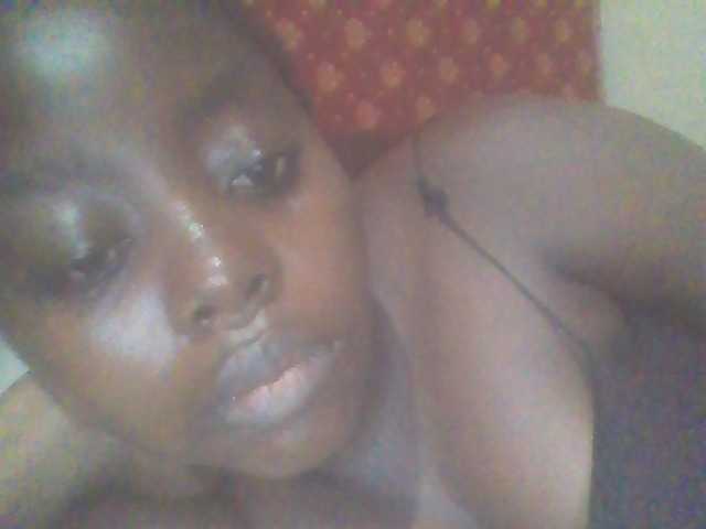 PrettyG Live Cam on BongaCams