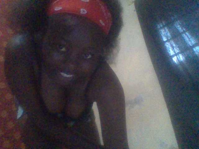 PrettyG live cam preview