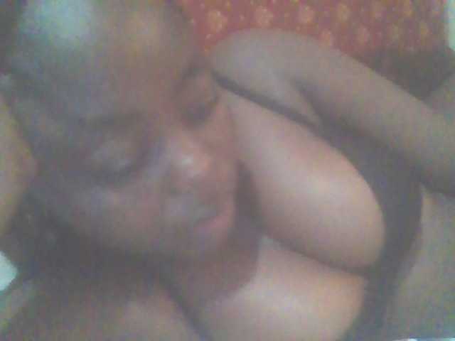 PrettyG live cam on BongaCams