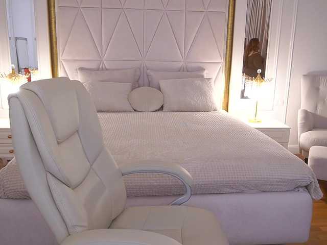 AmazonkaStarrr's BongaCams show and profile