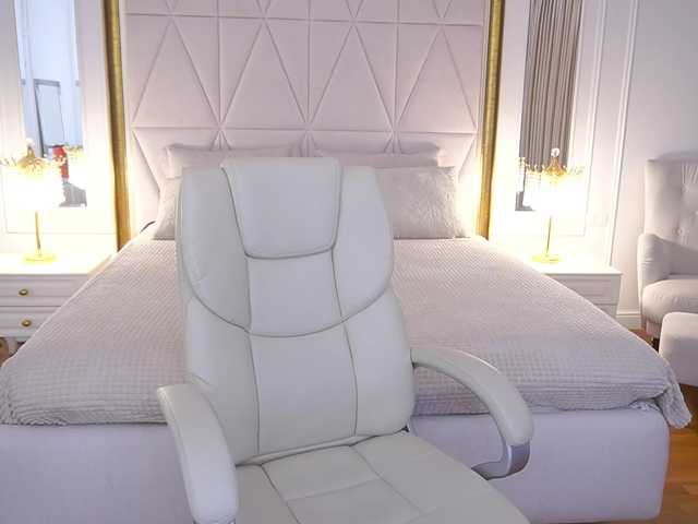 AmazonkaStarrr's BongaCams show and profile