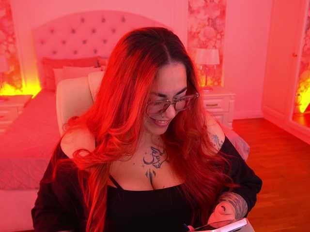 AmazonkaStarrr live cam on BongaCams