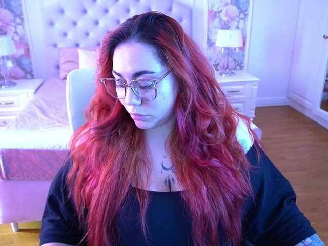 AmazonkaStarrr live webcam show