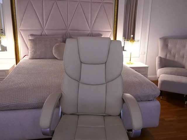 AmazonkaStarrr's BongaCams show and profile