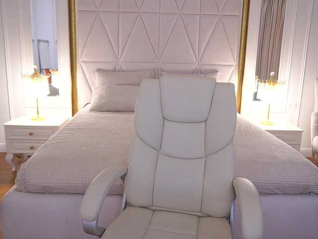 AmazonkaStarrr's BongaCams show and profile