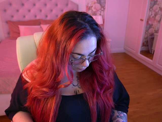 AmazonkaStarrr live webcam show