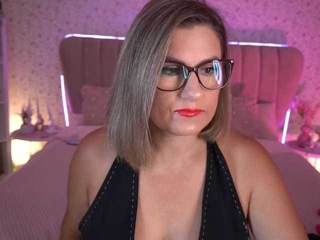 KiraRoxx live cam on BongaCams