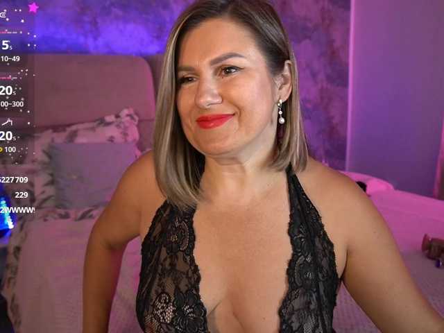 KiraRoxx live cam on BongaCams