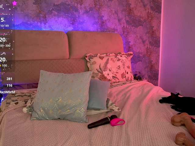 KiraRoxx live cam preview