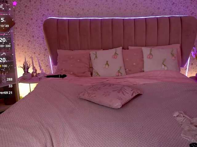 KiraRoxx live webcam show