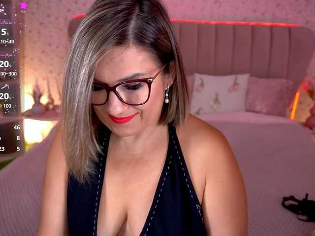 KiraRoxx live cam on BongaCams