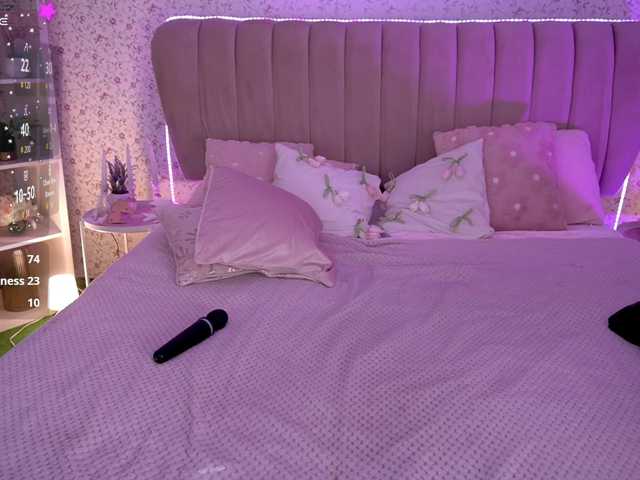 KiraRoxx live cam preview