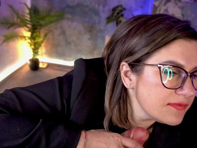 KiraRoxx's BongaCams show and profile