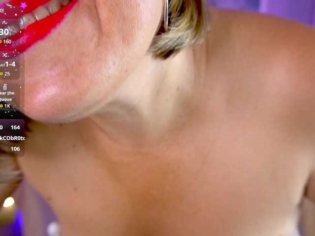 KiraRoxx live cam on BongaCams