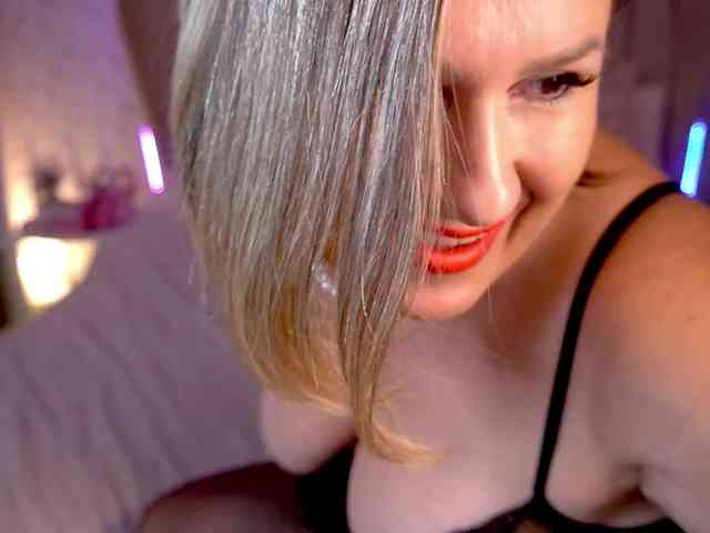 KiraRoxx webcam