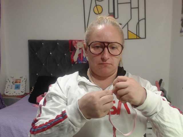 emperatrizfuckass live cam on BongaCams