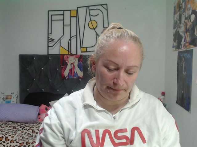 emperatrizfuckass live cam on BongaCams