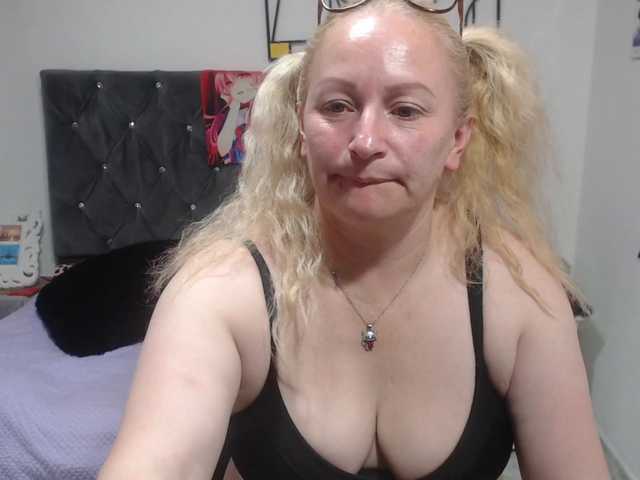 emperatrizfuckass live cam on BongaCams