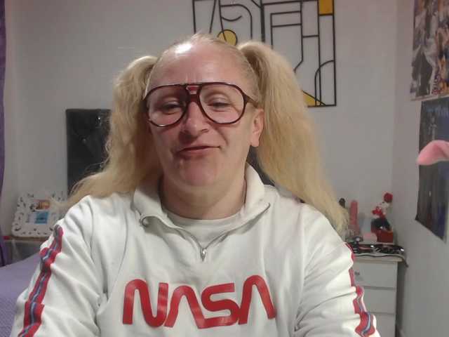 emperatrizfuckass live cam on BongaCams