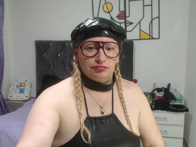 emperatrizfuckass live cam on BongaCams