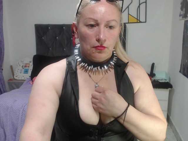 emperatrizfuckass live cam on BongaCams