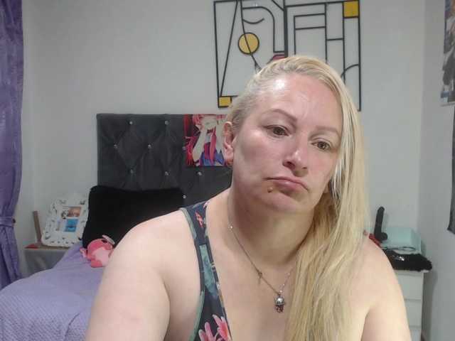 emperatrizfuckass live cam on BongaCams