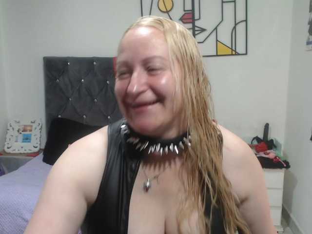 emperatrizfuckass live cam on BongaCams