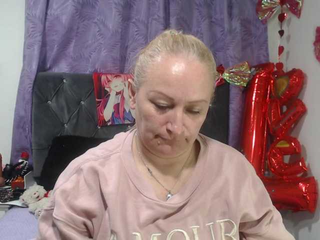 emperatrizfuckass live cam on BongaCams