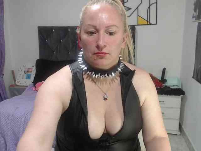 emperatrizfuckass webcam