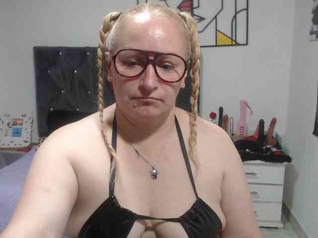 emperatrizfuckass