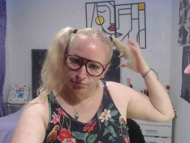 emperatrizfuckass webcam