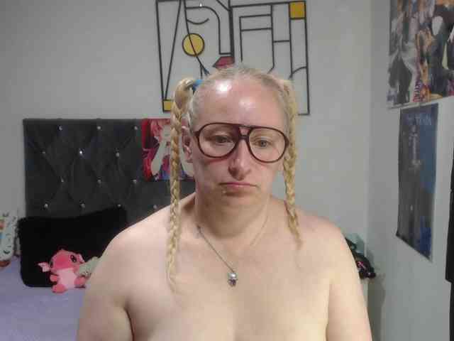 emperatrizfuckass webcam