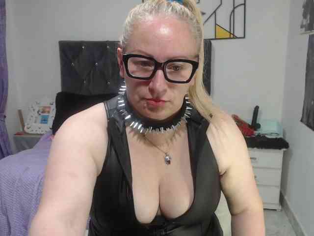 emperatrizfuckass webcam