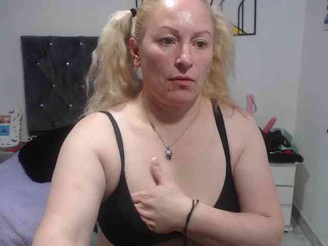 emperatrizfuckass webcam