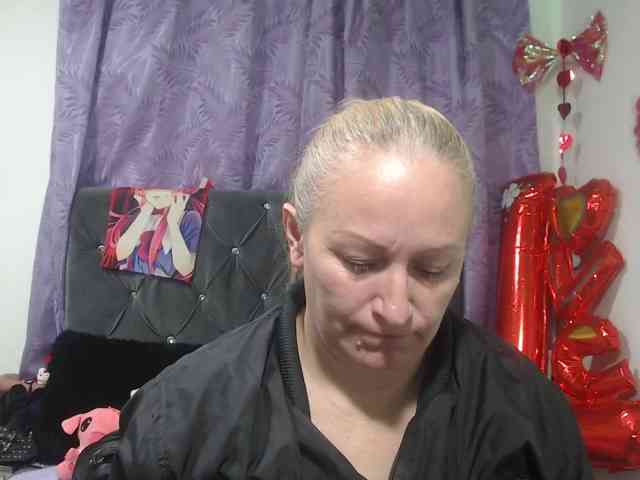 emperatrizfuckass webcam
