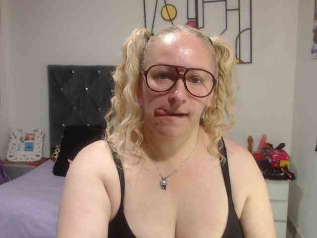 emperatrizfuckas... Live Webcam on BongaCams