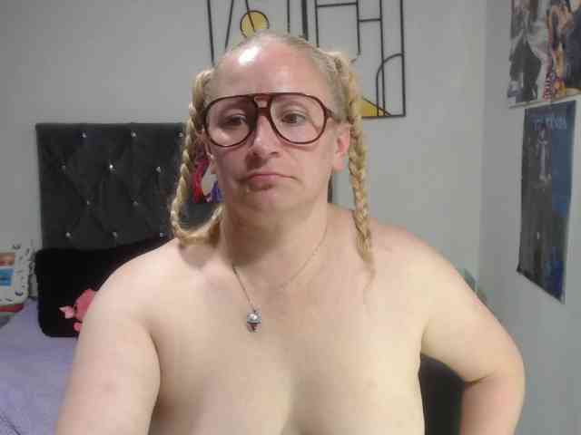 emperatrizfuckass webcam