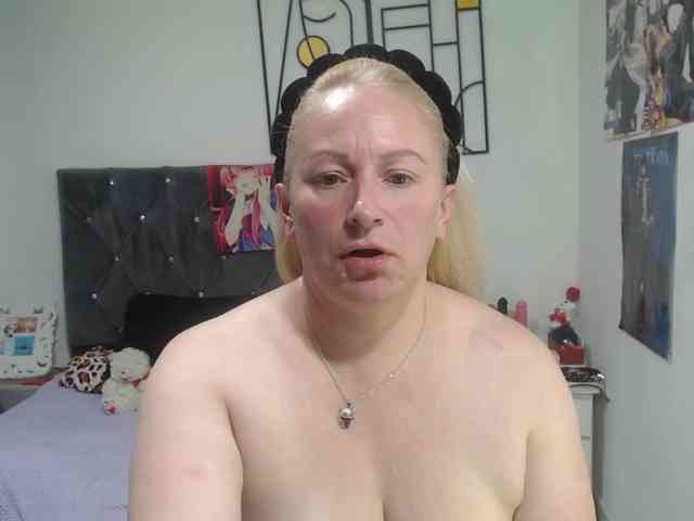 emperatrizfuckass webcam