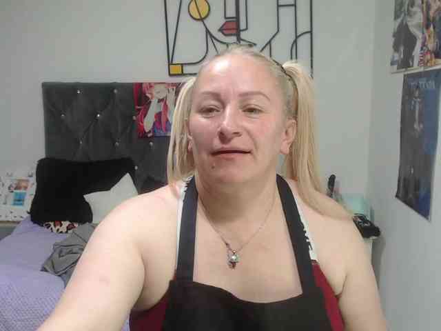 emperatrizfuckass webcam