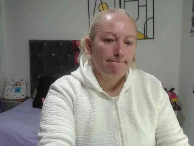 emperatrizfuckas... Live Webcam on BongaCams