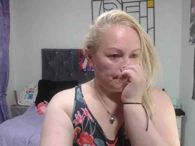emperatrizfuckass webcam
