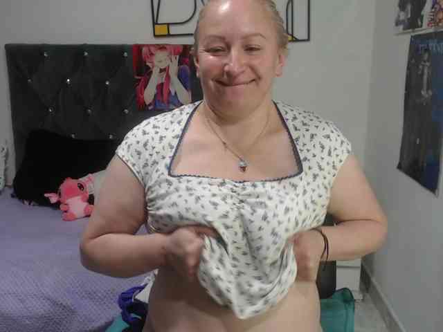 emperatrizfuckass webcam