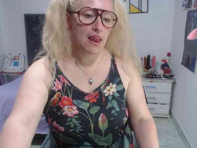 emperatrizfuckass webcam