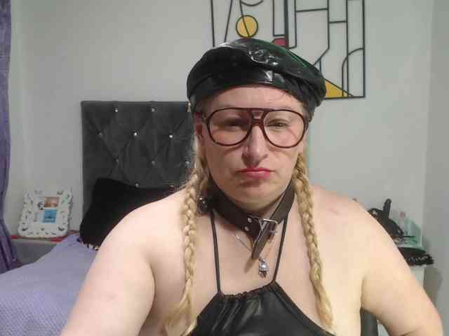 emperatrizfuckass webcam