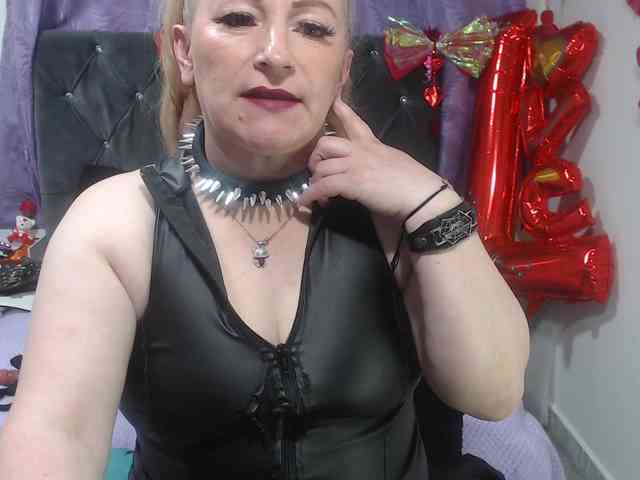 emperatrizfuckass webcam
