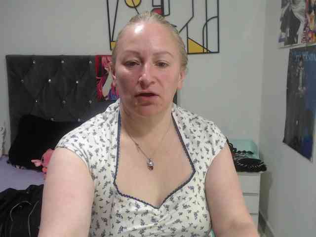 emperatrizfuckass webcam