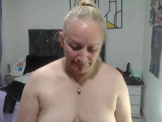 emperatrizfuckass webcam