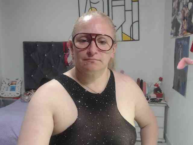 emperatrizfuckass webcam